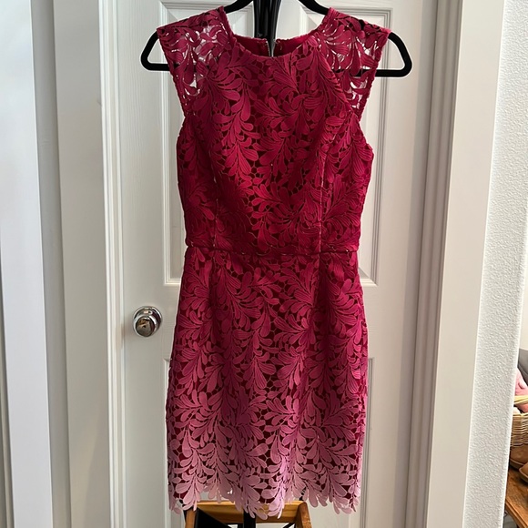 Lace dress - Picture 1 of 2
